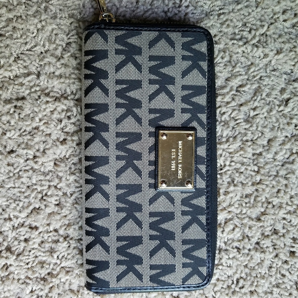 Michael Kors Jet Set Travel Wallet